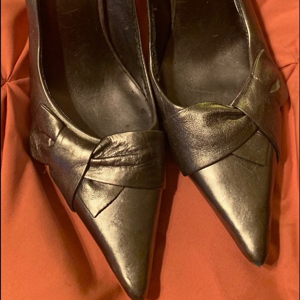 Classy silver pump